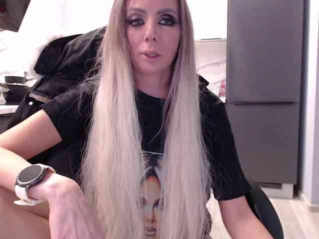 blondalina webcam