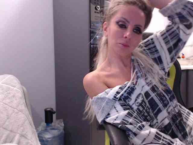 blondalina webcam