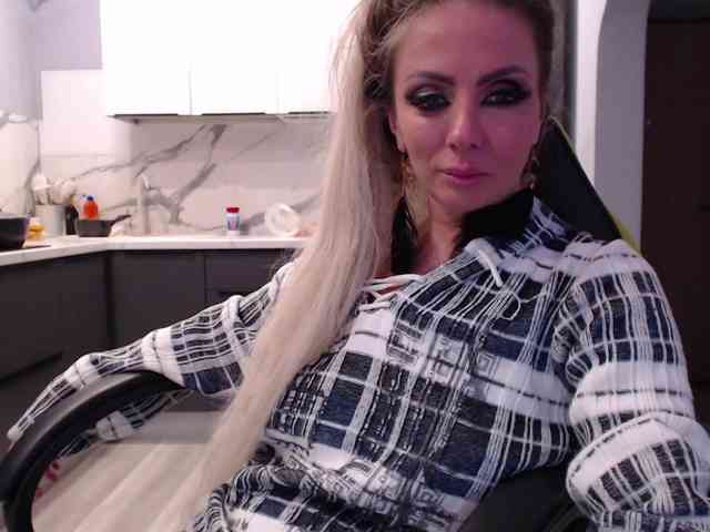 blondalina webcam