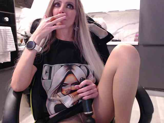 blondalina webcam