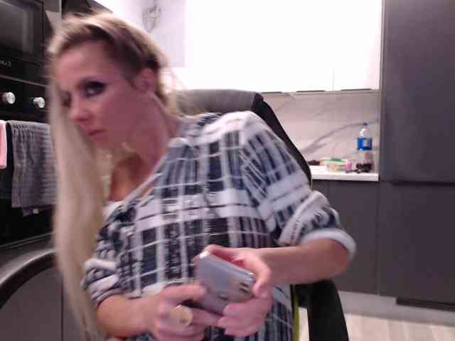 blondalina webcam