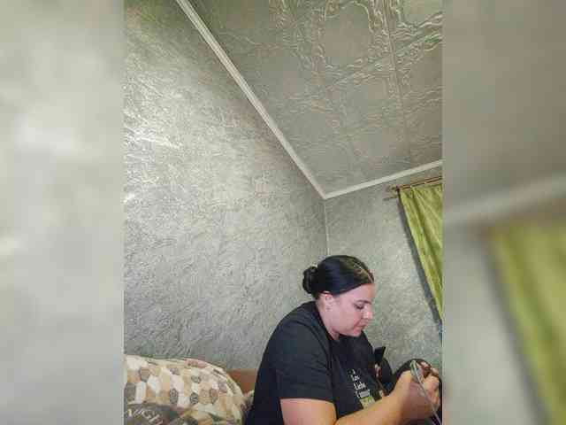 Cleopatra1990 webcam