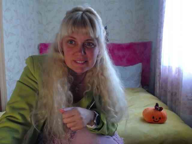 YoungMistress webcam