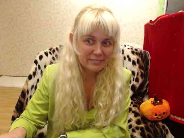 YoungMistress webcam