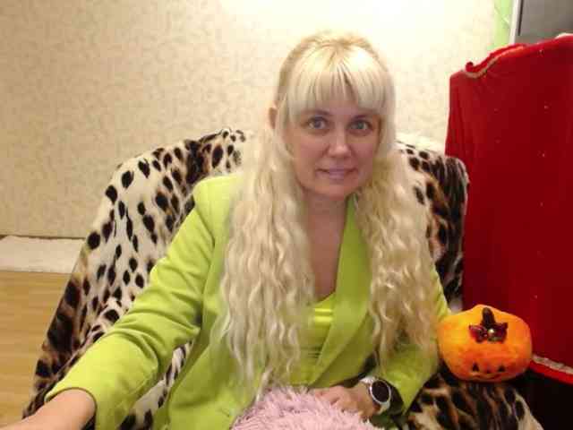 YoungMistress webcam