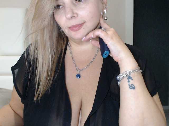 aniutkamau webcam