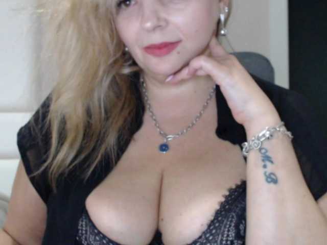 aniutkamau webcam