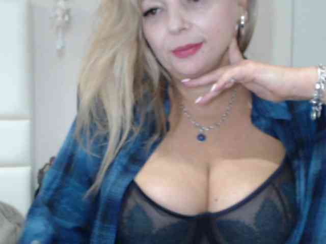 aniutkamau webcam