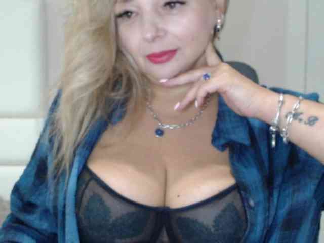 aniutkamau webcam