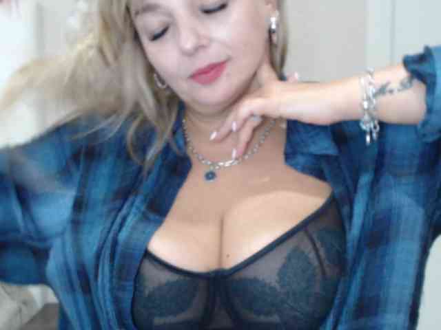 aniutkamau webcam