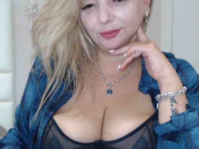 aniutkamau webcam