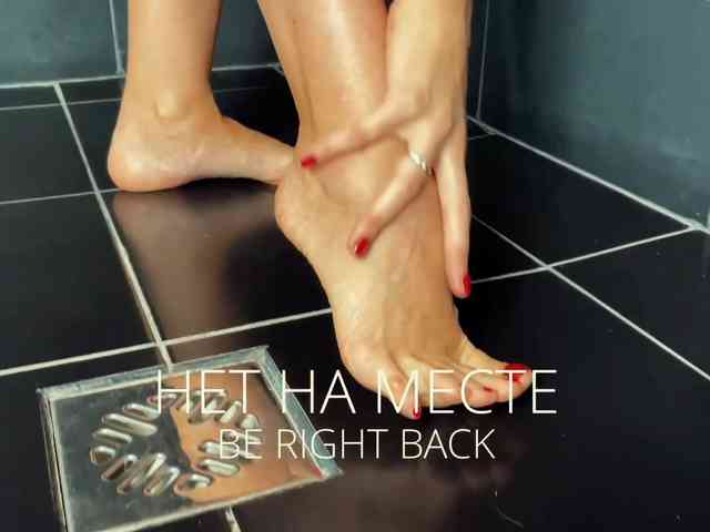 M-A-D-O-N-N-A webcam