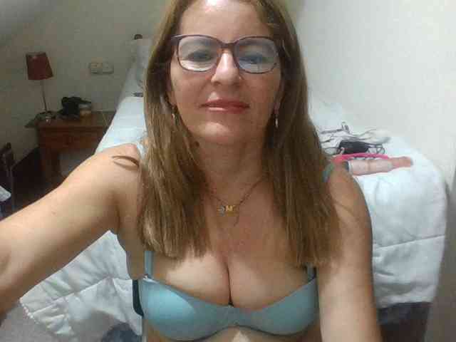 JuanitaWouti webcam