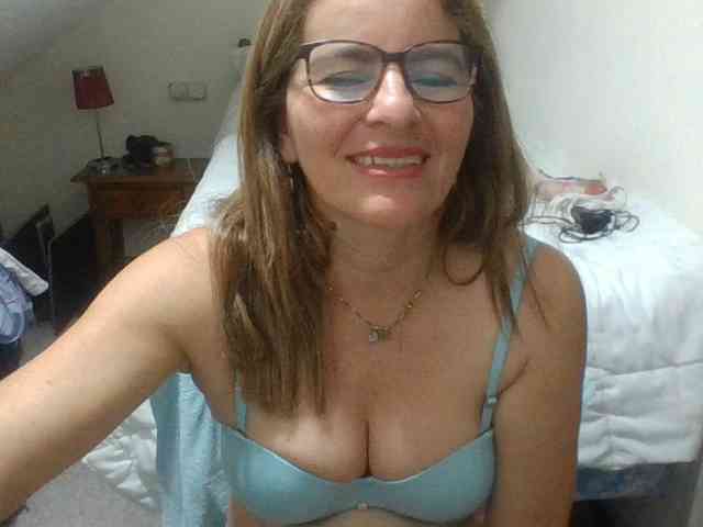 JuanitaWouti webcam