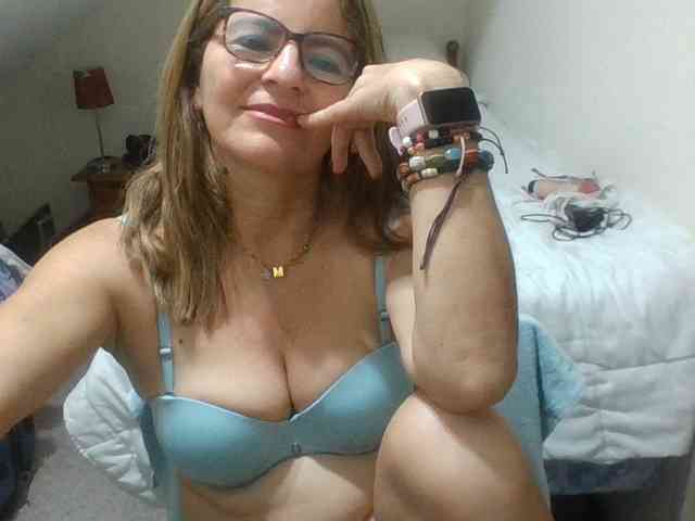 JuanitaWouti webcam
