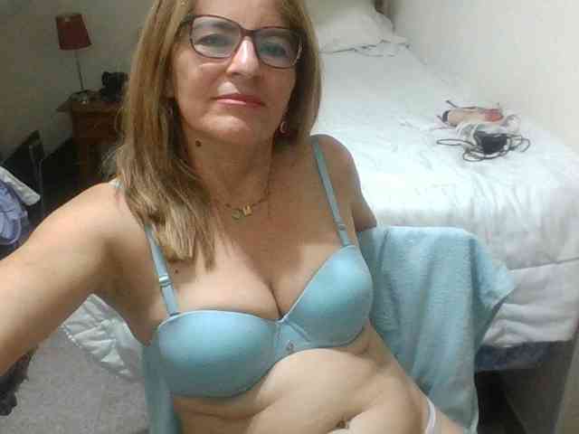 JuanitaWouti webcam