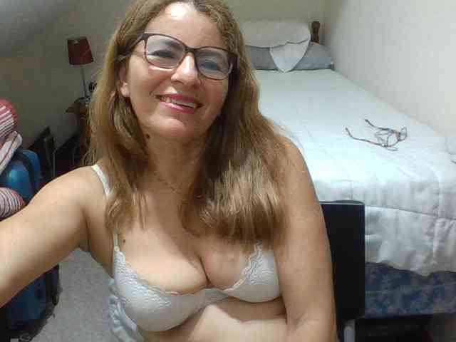 JuanitaWouti webcam