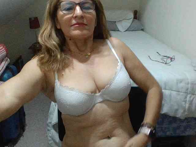 JuanitaWouti webcam