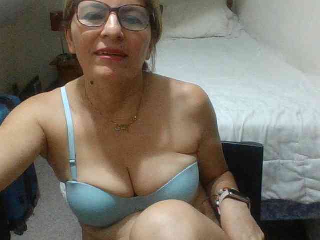 JuanitaWouti webcam
