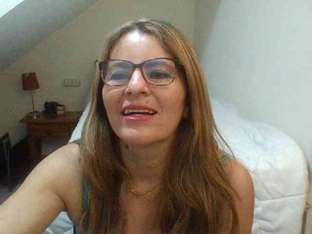 JuanitaWouti webcam