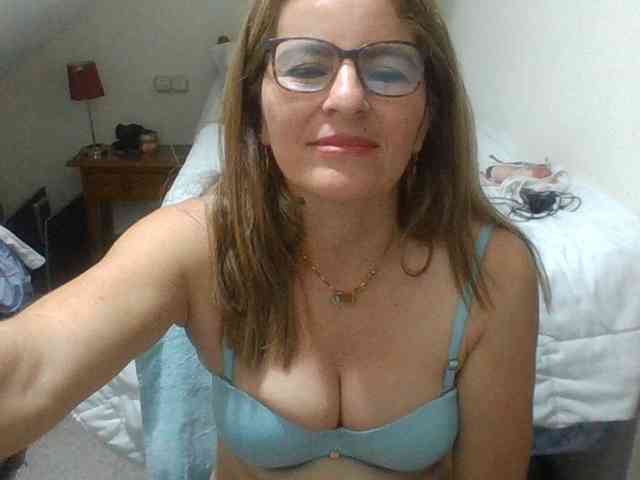 JuanitaWouti webcam