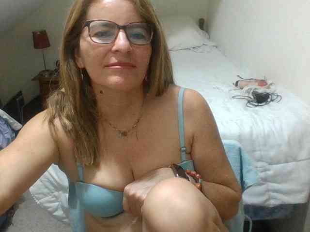 JuanitaWouti webcam