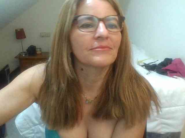 JuanitaWouti webcam