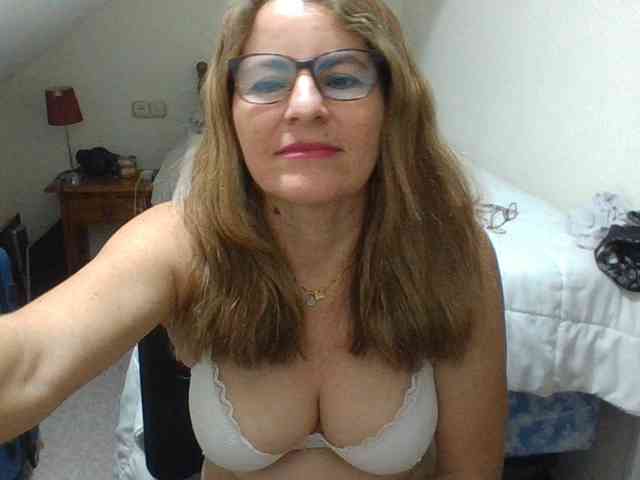 JuanitaWouti webcam