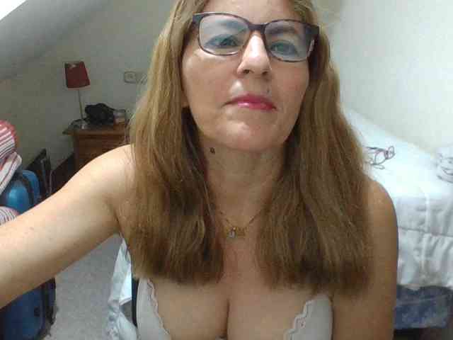 JuanitaWouti webcam