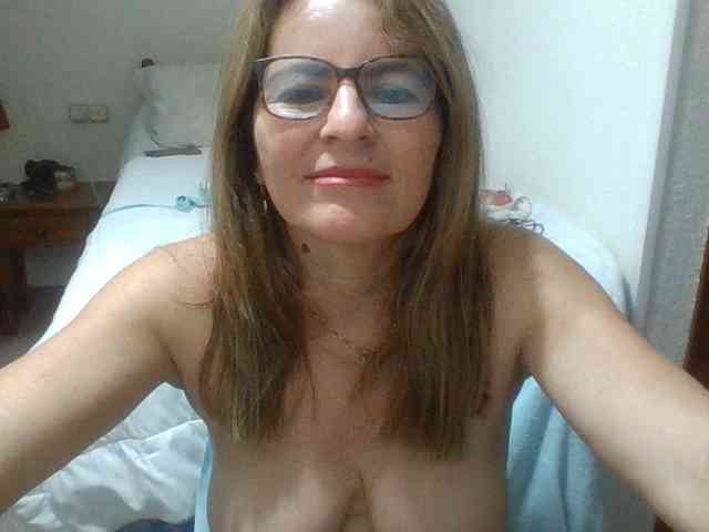 JuanitaWouti webcam