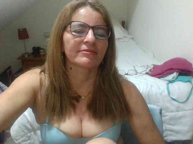 JuanitaWouti webcam