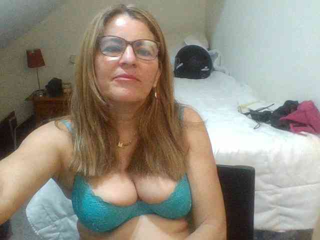 JuanitaWouti webcam