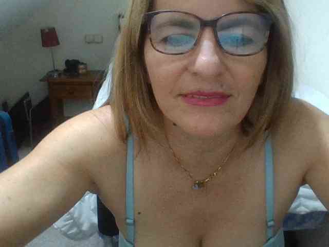 JuanitaWouti webcam