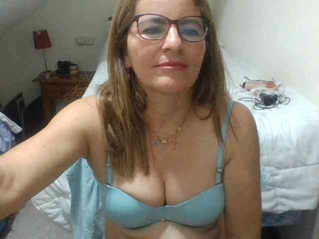 JuanitaWouti webcam