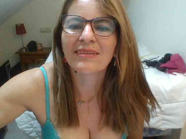 JuanitaWouti webcam
