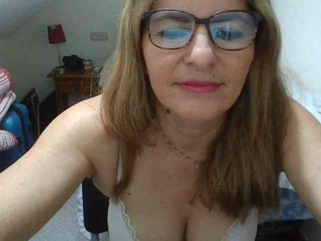 JuanitaWouti webcam