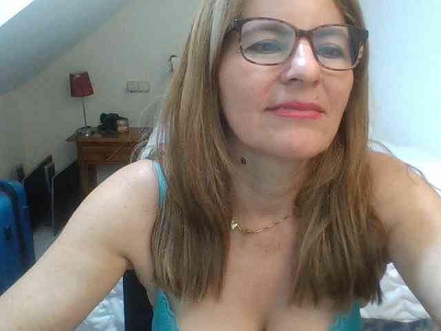 JuanitaWouti webcam