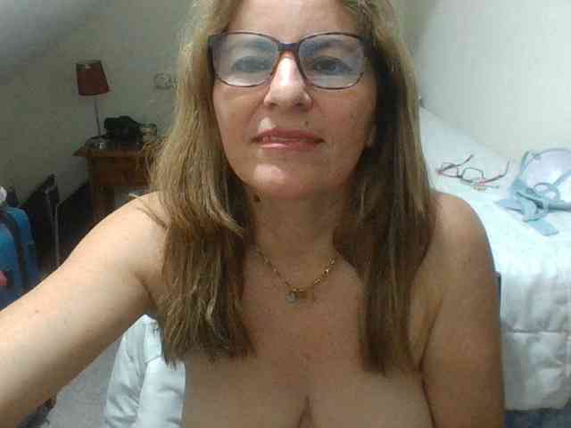JuanitaWouti webcam