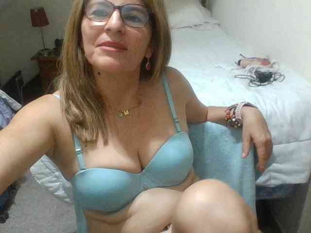 JuanitaWouti webcam