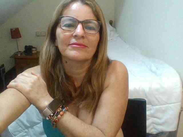 JuanitaWouti webcam