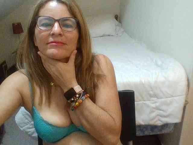 JuanitaWouti webcam