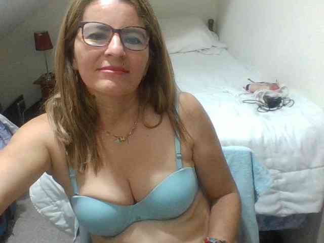 JuanitaWouti webcam