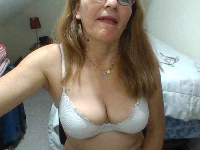 JuanitaWouti webcam