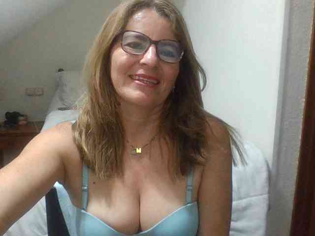 JuanitaWouti webcam