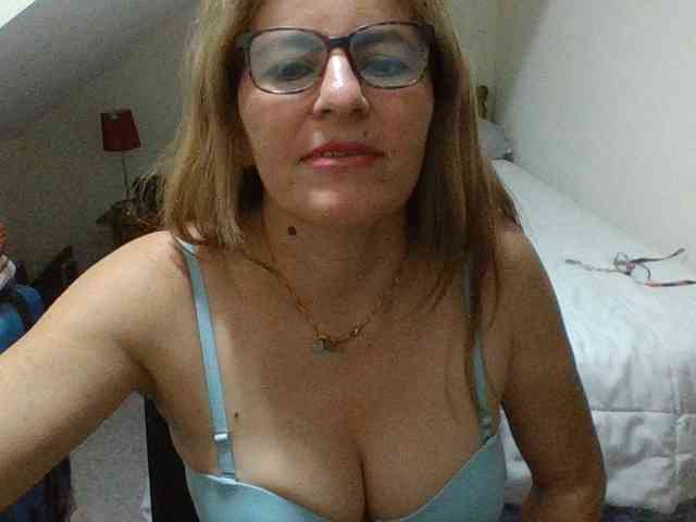 JuanitaWouti webcam