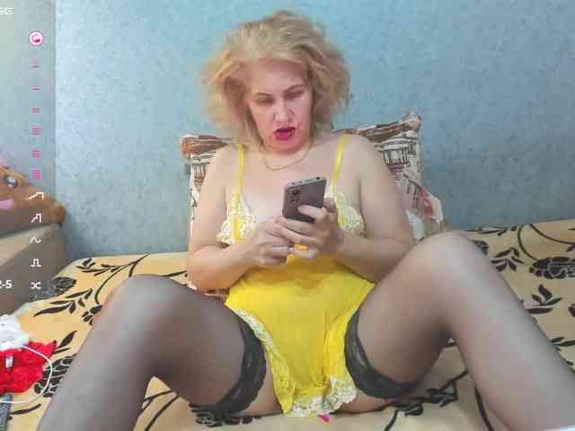 Red-hot-lips webcam