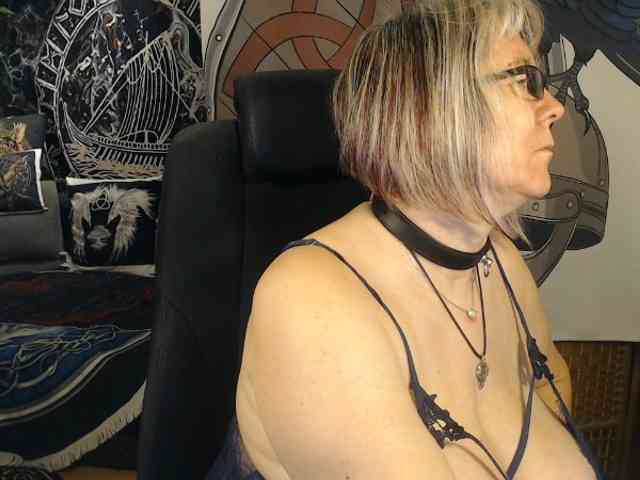 90dTitten webcam