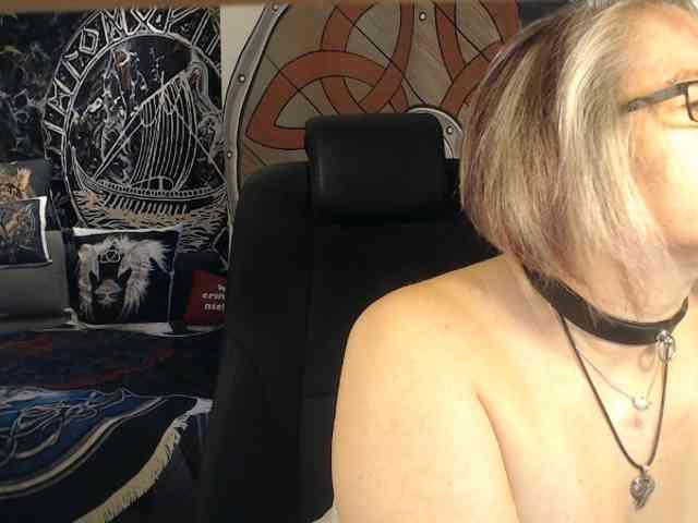 90dTitten webcam