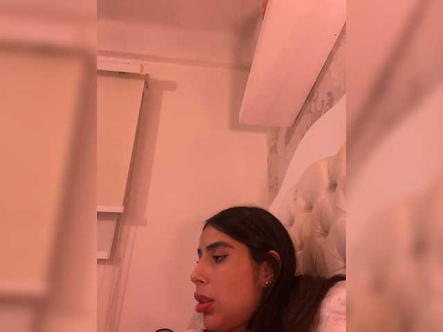 Entra en el chat con el modelo SallyeLeins SallyeLeins