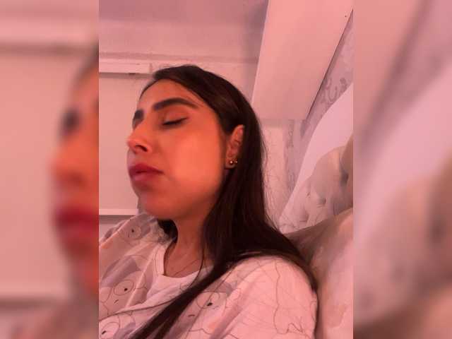 Entra en el chat con el modelo SallyeLeins SallyeLeins